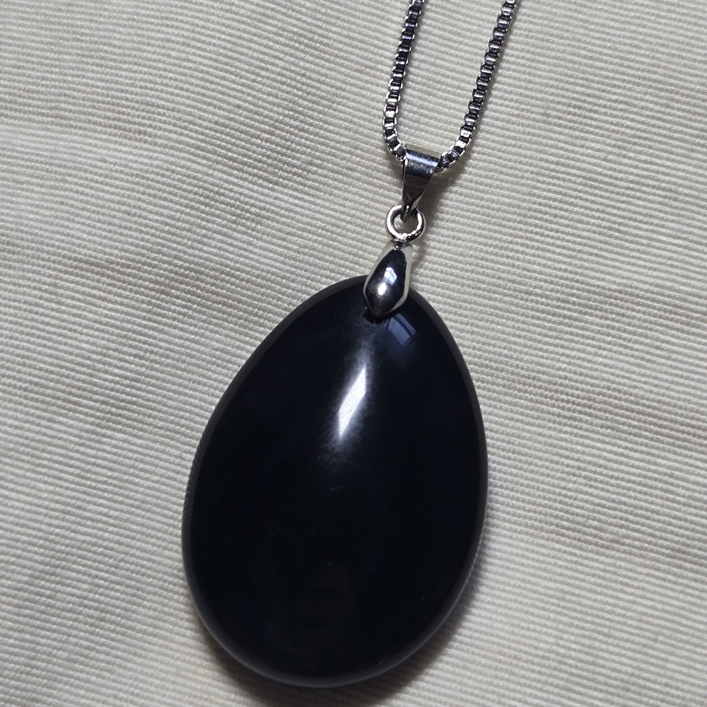 Vintage Black Pendant Necklace On 18" Silver Chain